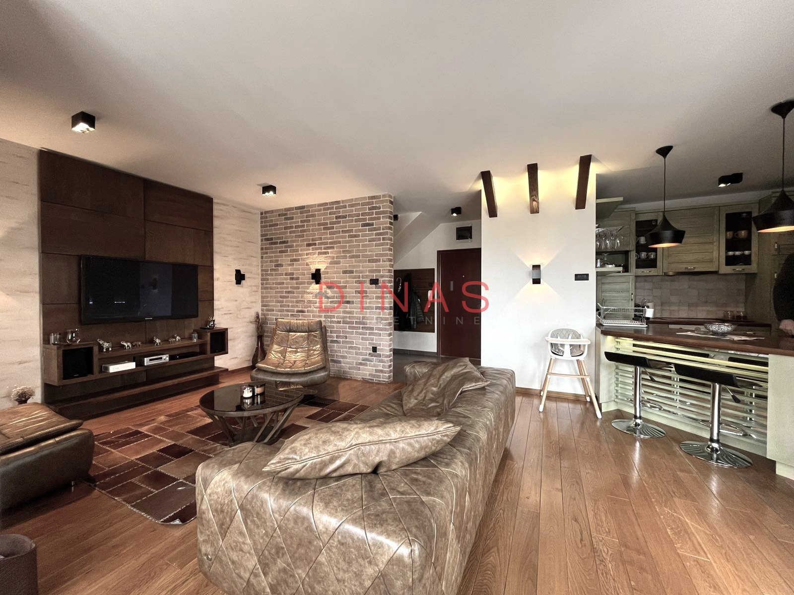 ROTKVARIJA, NOVI SAD, 1017004