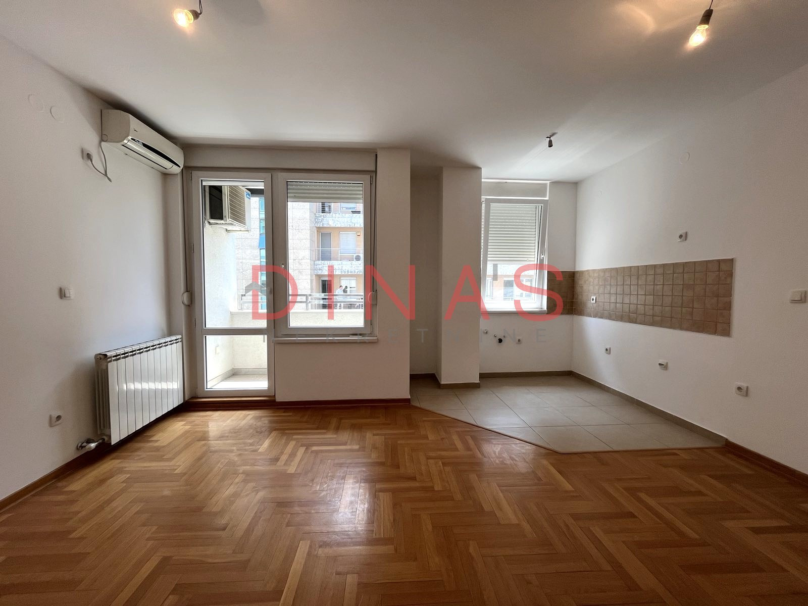 SPENS, NOVI SAD, 9116989