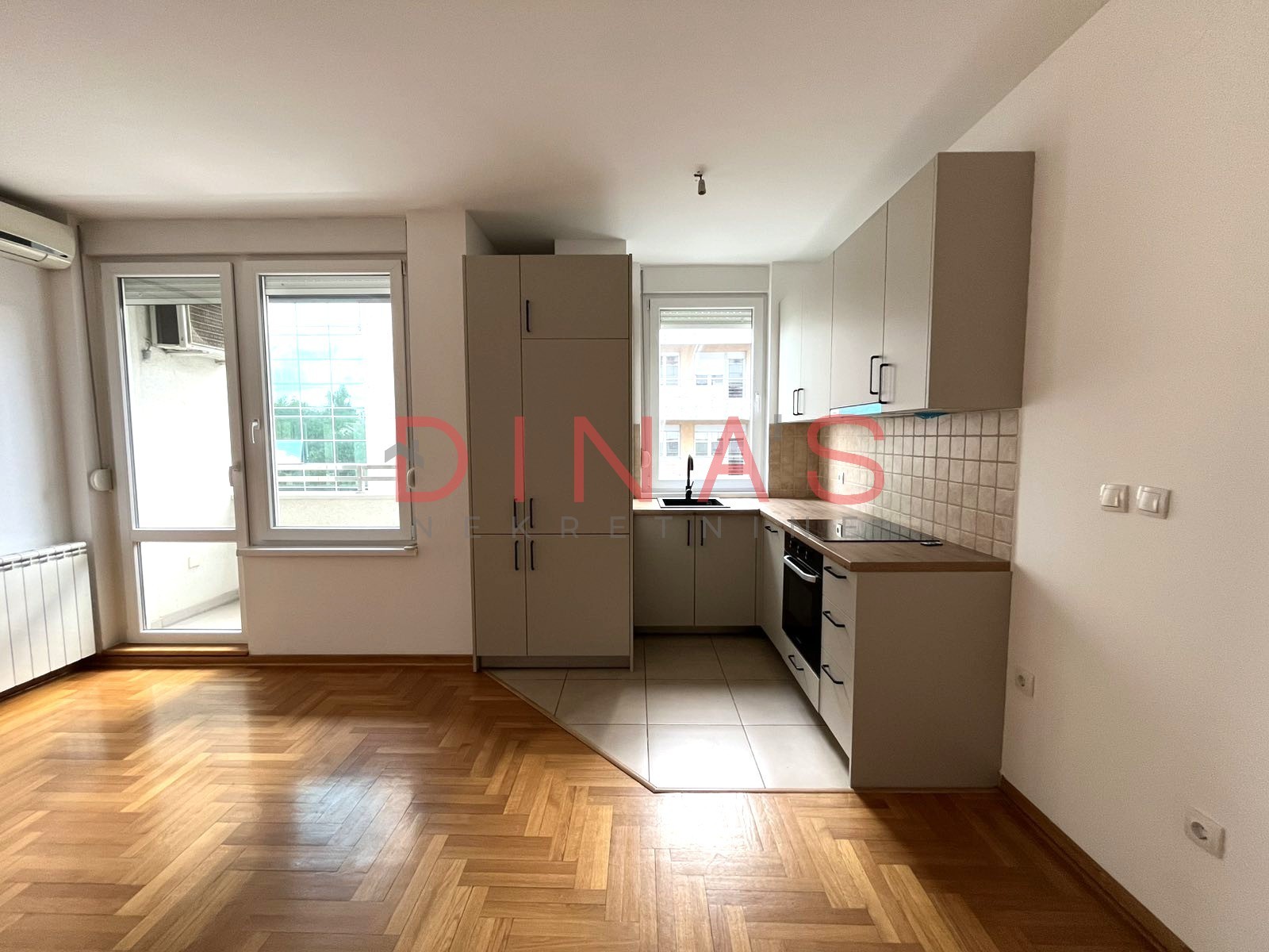 SPENS, NOVI SAD, 9116989